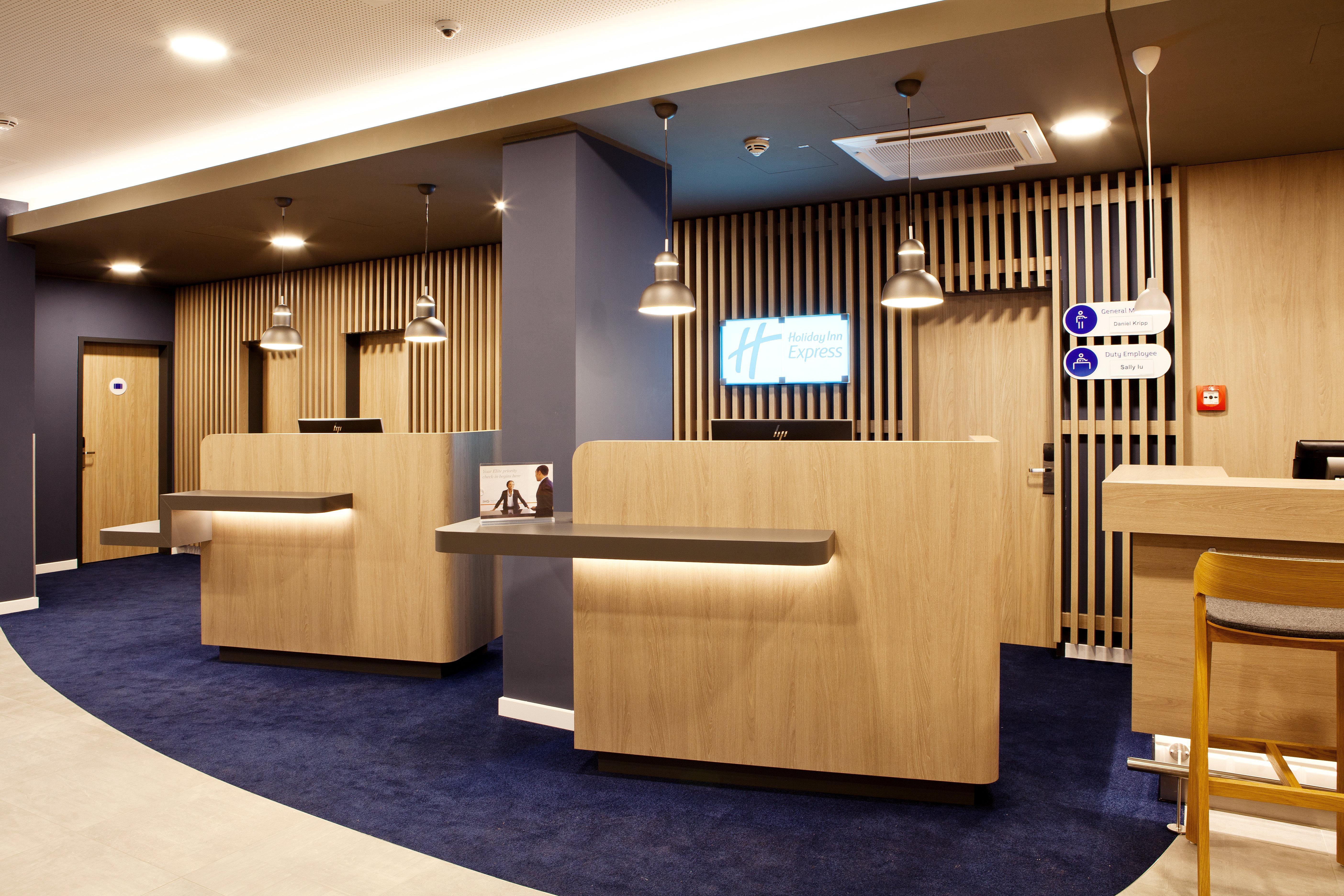Holiday Inn Express - Реклингхаузен Экстерьер фото